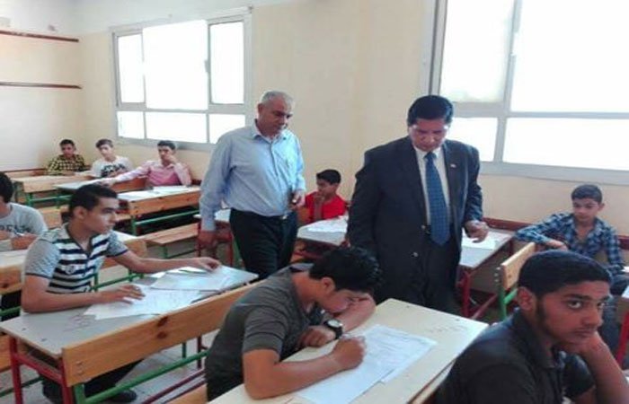  وكيل «تعليم كفر الشيخ» يتابع لجان امتحانات الدور الثاني للشهادة الإعدادية