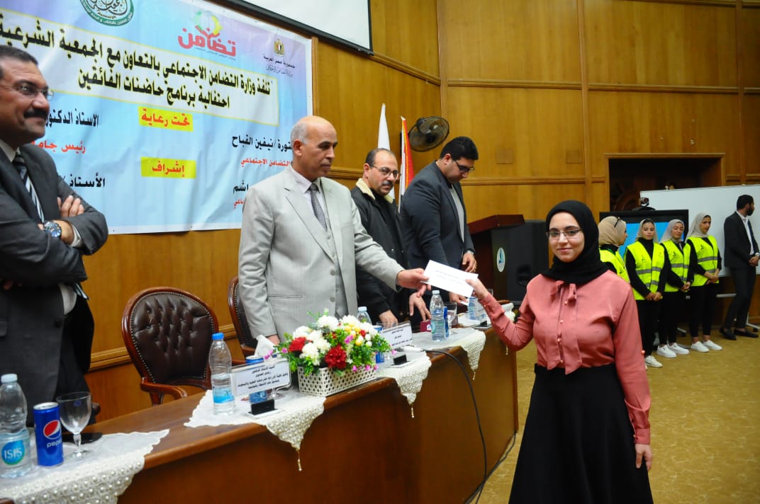  تكريم طلاب جامعة كفر الشيخ المتميزين ضمن برنامج «حاضنات الفائقين بالتضامن»