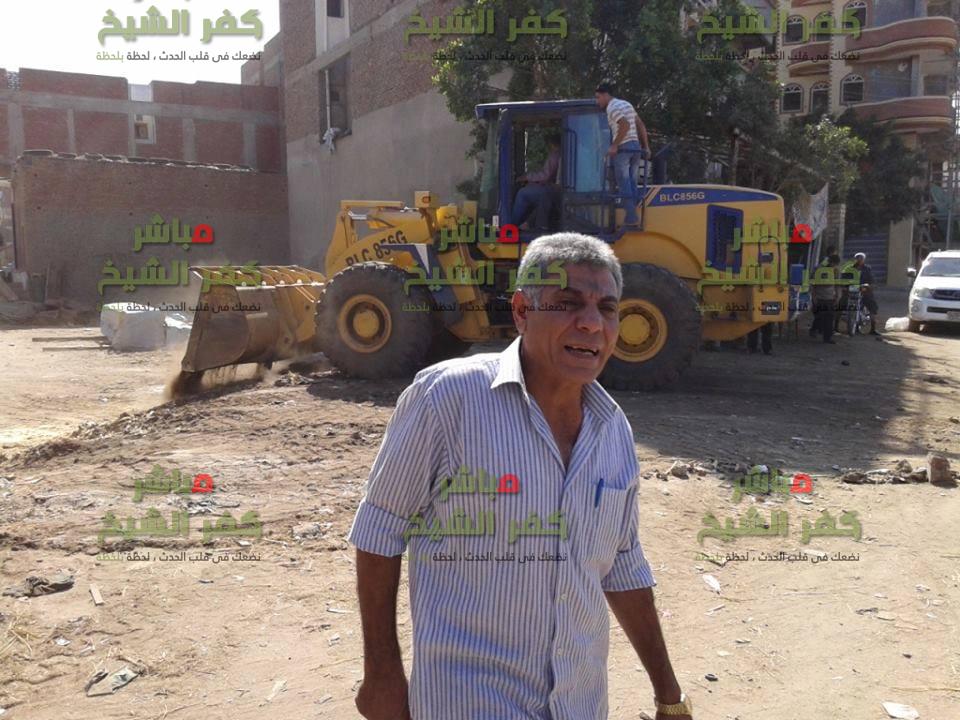  بالصور .. للمرة الثانية شميس يقود حملة نظافة بمدخل حازق ببيلا كفر الشيخ