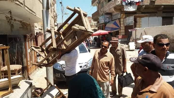  بالصور: بعد سنوات ..  إعادة بائعى الأسماك الى حلقة سمك سيدى سالم