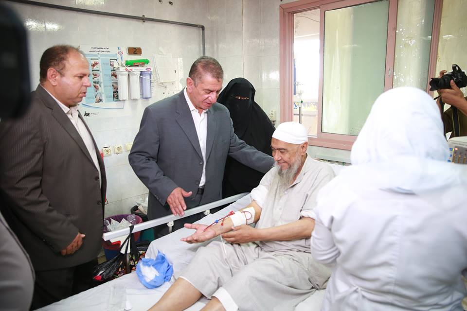   بالفيديو : في زيارة مفاجئة لمستشفى العبور.. محافظ كفر الشيخ  يحيل 33 طبيباً للتحقيق 
