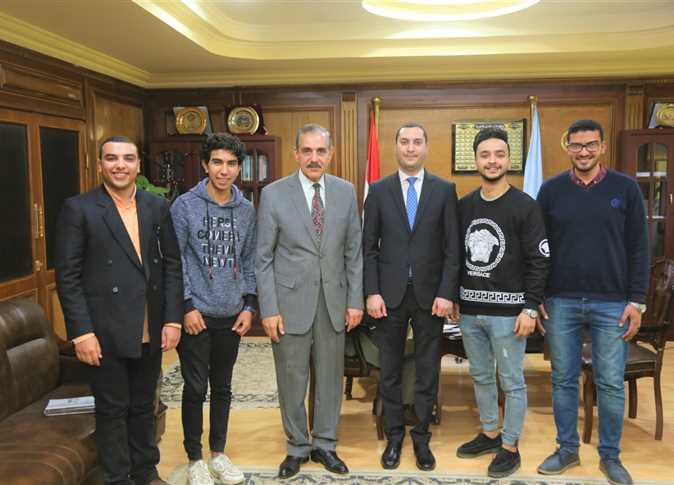  محافظ كفر الشيخ يكرم 6 شباب لجهودهم في مُحاربة العادات السيئة بالمجتمع