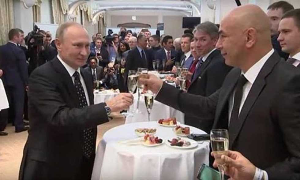 حسام حسن: مسكت كأس الخمر وحييت بوتين وبعدها استغفرت الله