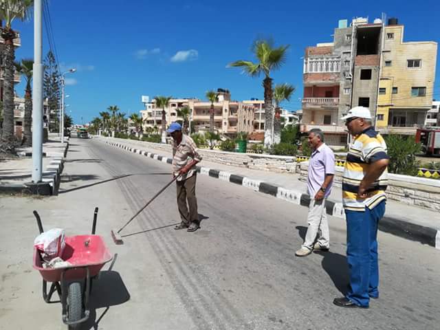  بالصور.. حملات نظافة بمصيف بلطيم وإقبال من رواد اليوم الواحد