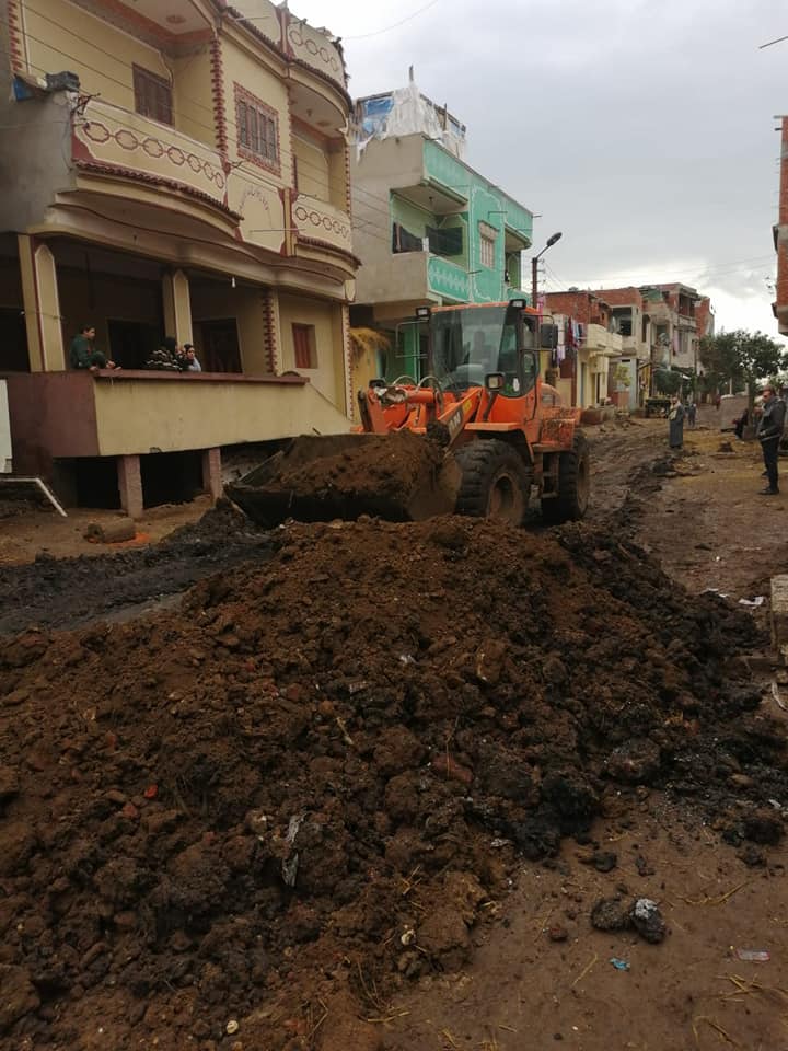  بالصور:  مسح وتمهيد شوارع قرية الرغامة بالرياض