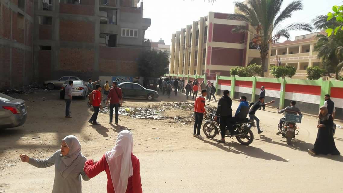  بالصور : مُدرس يستغيث بالمسئولين لمنع التحرش بطالبات مدرسة التجارة بنات في سيدي سالم 