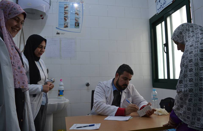 بالصور : قافلة طبية مجانية من جامعة كفر الشيخ لعلاج الأهالي بمنطقة بر بحري ببلطيم