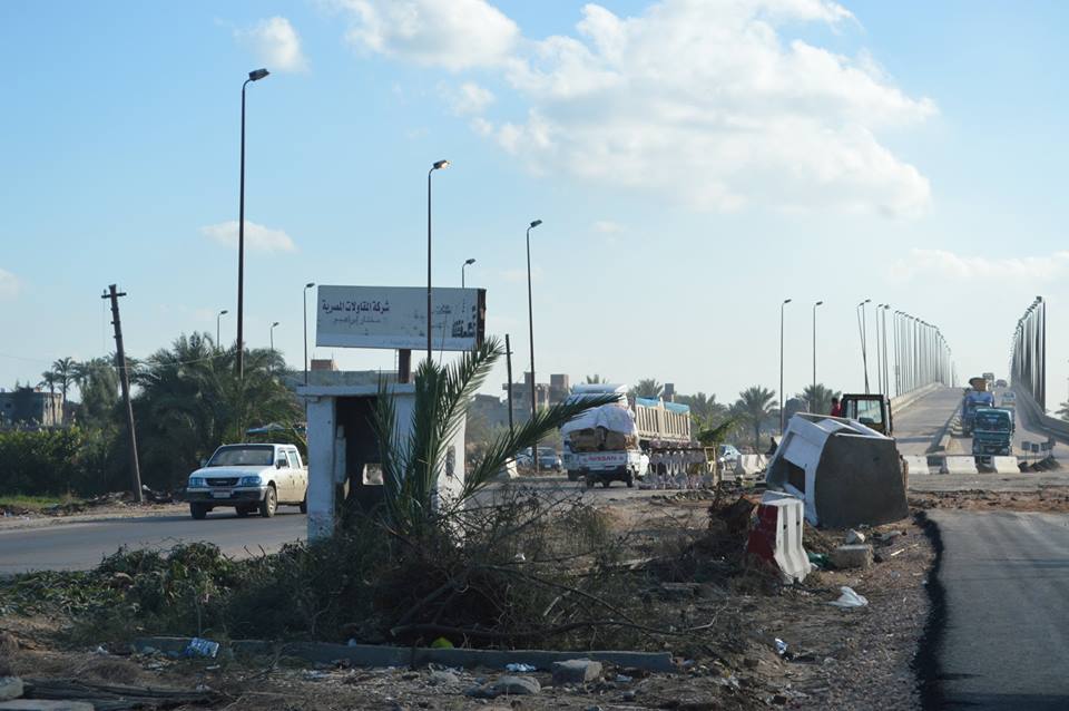  بالصور ..إزالة كمين وإنارة الطريق الدولي الساحلي بمطوبس 