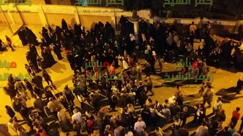  بالصور .. اقبال كثيف على لجان البرلس بكفر الشيخ قبل ساعات من انتهاء التصويت والنساء يتصدرن 