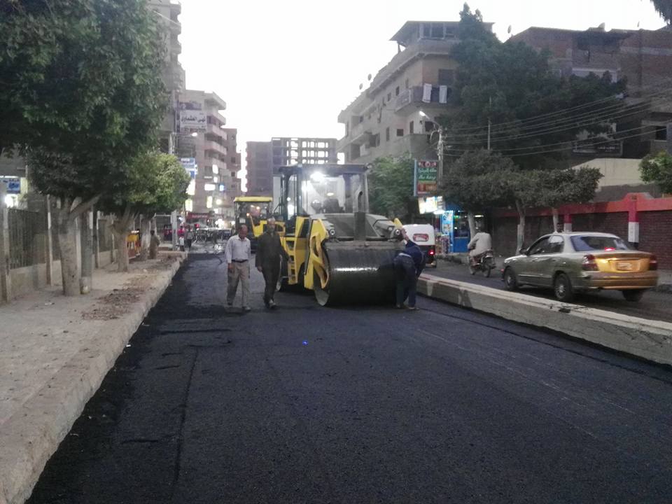  بالصور:  استكمال اعمال رصف شارع جمال عبدالناصر بقلين