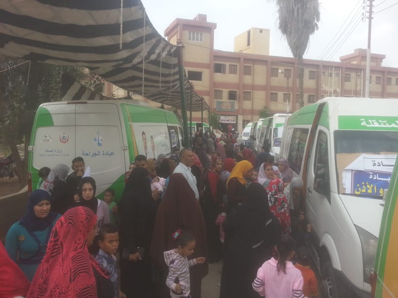  بالصور.. إجراء الكشف الطبى على 3800 حالة وصرف العلاج مجاناً بقرية بكفر الشيخ