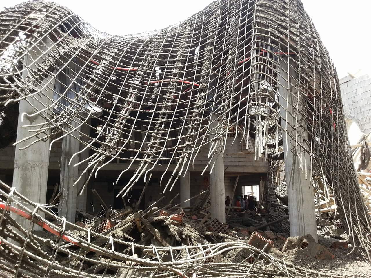  بالأسماء: مصرع وإصابة 5 مصريين في انهيار سقف مسجد تحت الإنشاء بالكويت