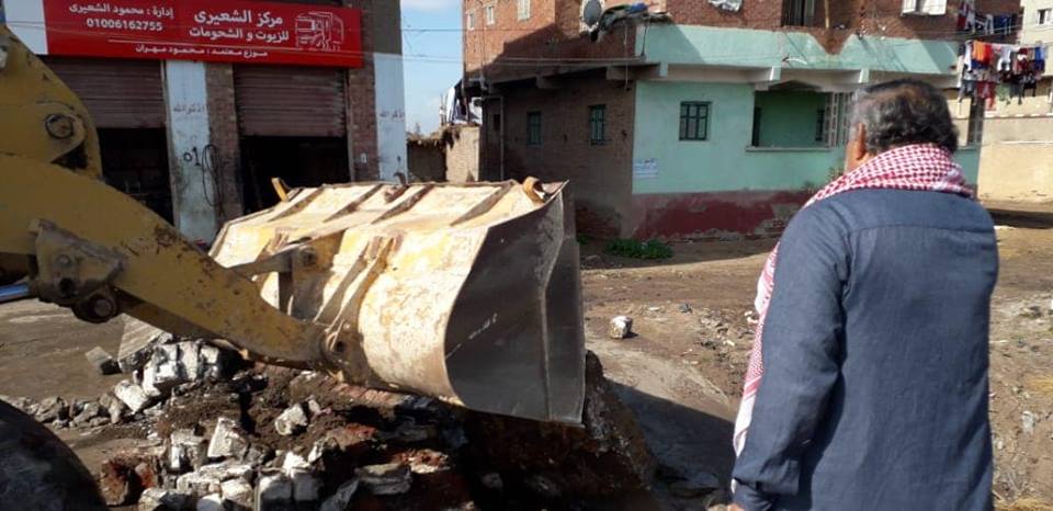  بالصور:  إزالة مغسلة سيارات مخالفة بقرية الأبعادية بالحامول