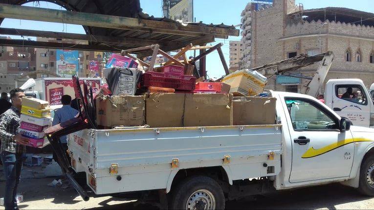  بالصور: حمله مكبره لإزالة الإشغالات من مجمع المواقف بكفر الشيخ